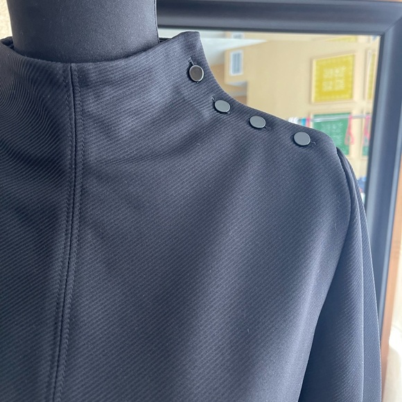 Theory size S , Black Cropped Jacket with White Shirt Layer 100% cotton - Picture 3 of 13